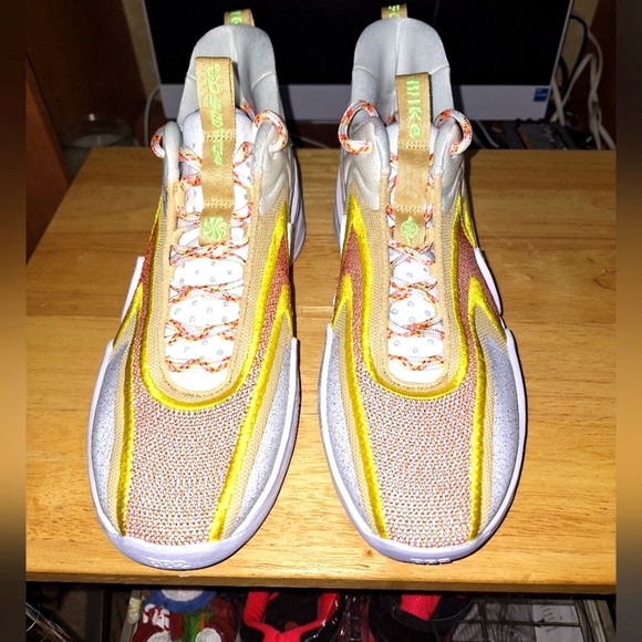 Nike men's Cosmic Unity 2 mid-top basketball shoes in a 10. Like new condition. - Picture 1 of 13